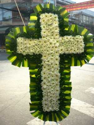 Hoa tang hình Thánh Giá