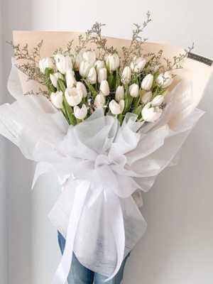 Bó hoa tuylip trắng