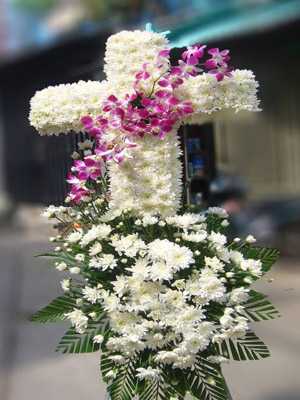 Hoa viếng tang lễ người CÔNG GIÁO